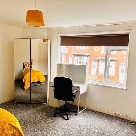 Private Room Close To Leeds University And City Centre 외부 사진