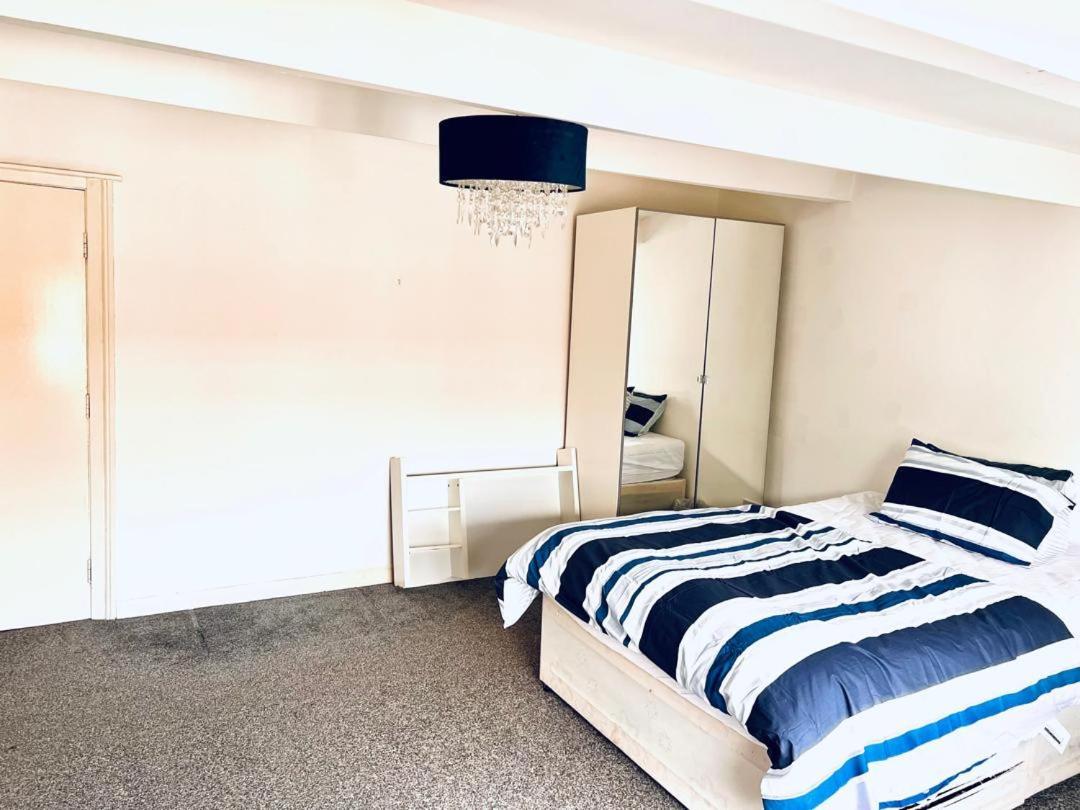 Private Room Close To Leeds University And City Centre 외부 사진