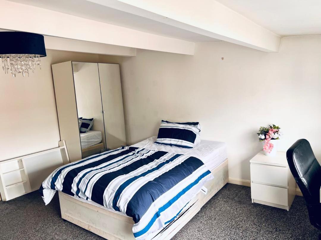 Private Room Close To Leeds University And City Centre 외부 사진
